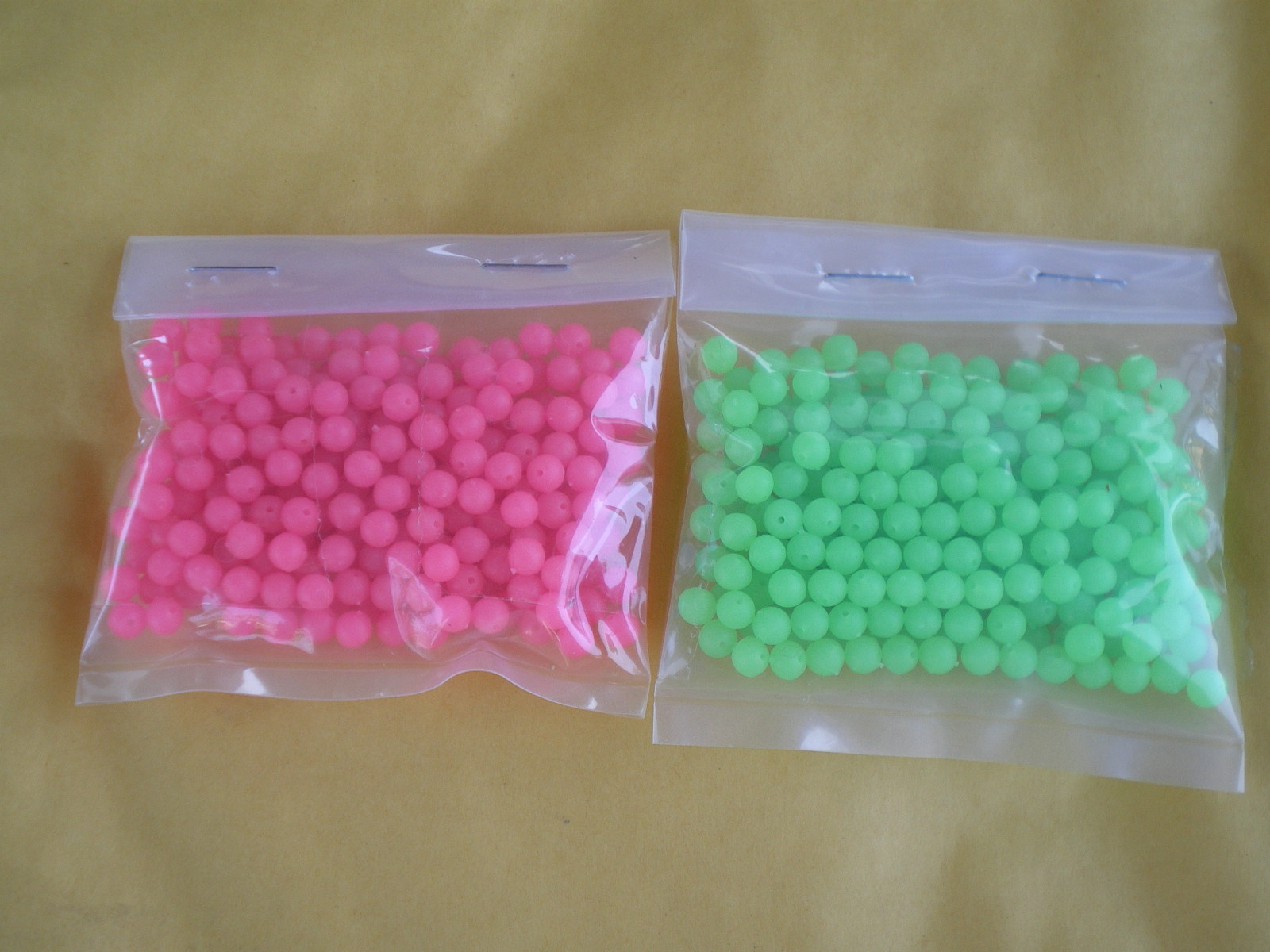 400 PCS. 7MM. SOFT GLOW PLASTIC LURE BEADS-GREEN & LIGHT/RED .052 HOLE 200 EACH