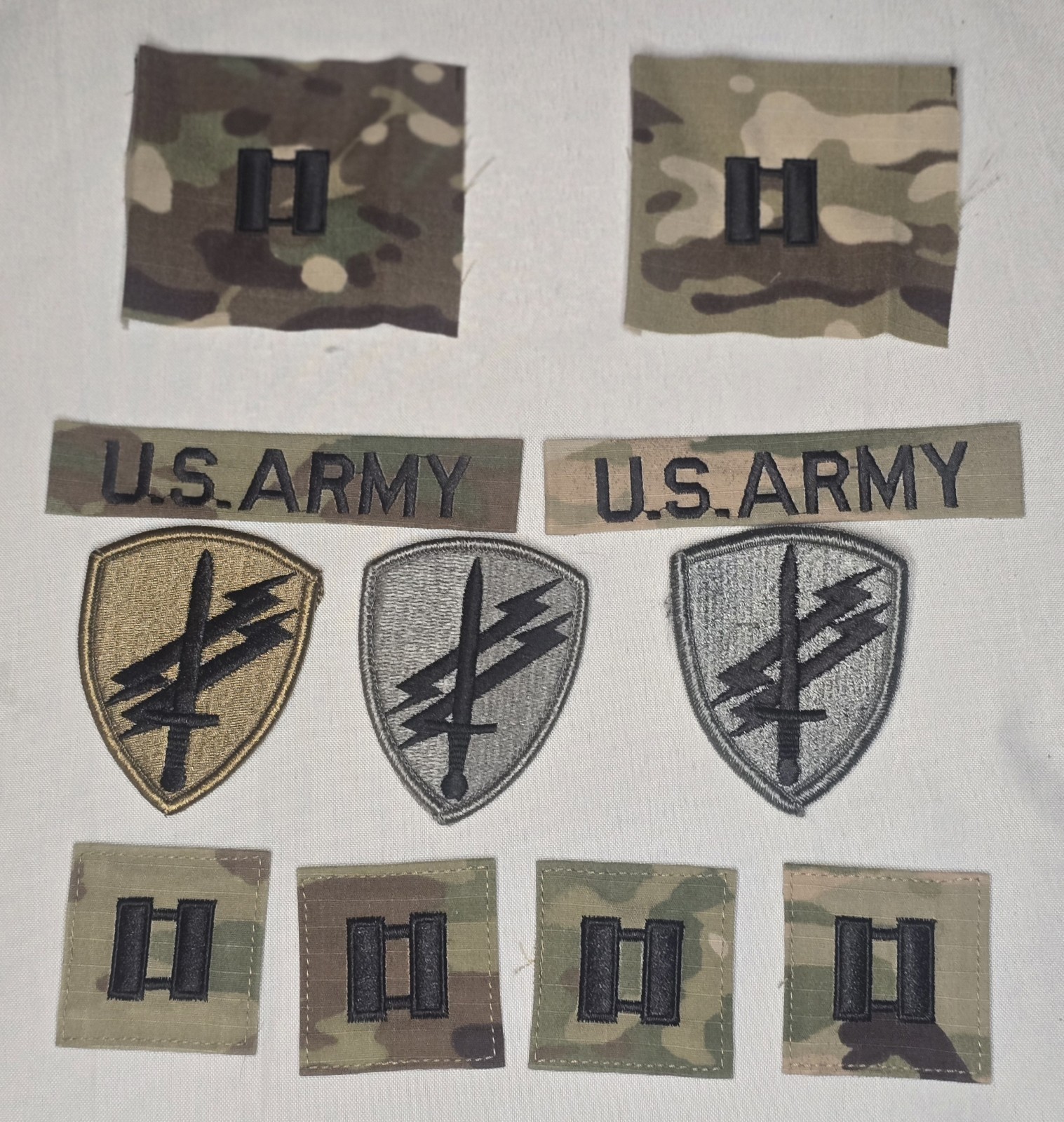 Various Army Captain Emblems And Patches