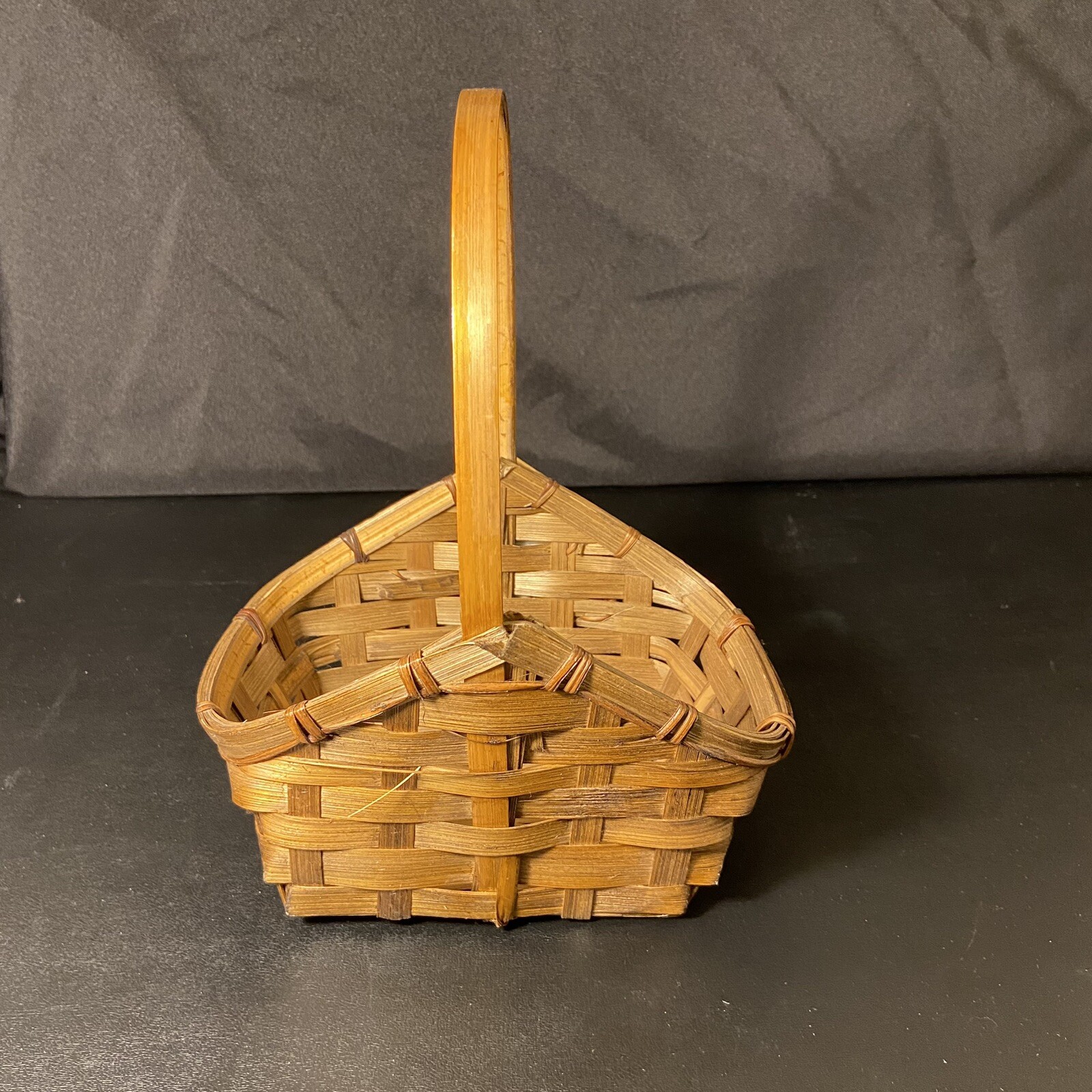 Vtg Wicker Basket Fishing Tackle Woven Grass Rattan 8.5"x7" Water Decor