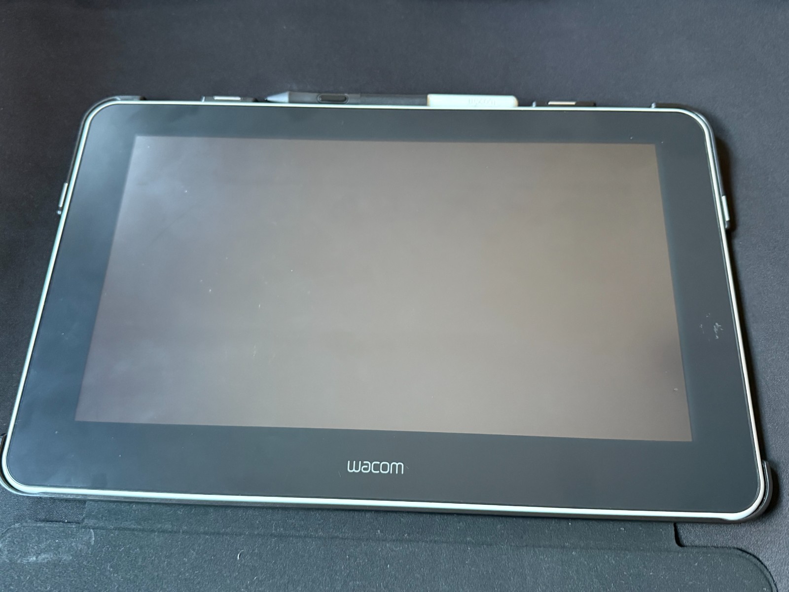 *** WACOM TABLET WITH PEN, COVER CASE, SCREEN PROTECTOR, (NEVER USED) ****