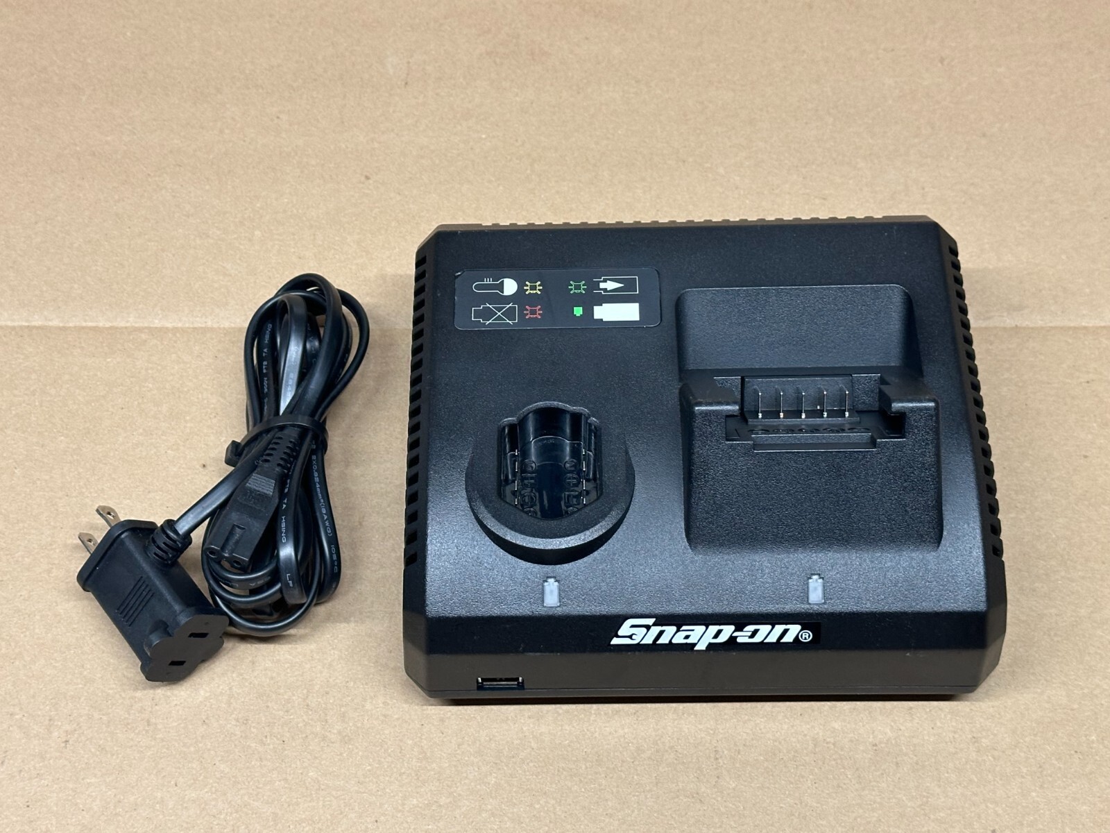 Snap-On 14.4v and 18v Dual Bay Cordless Battery Charger - CTC131A - Like New
