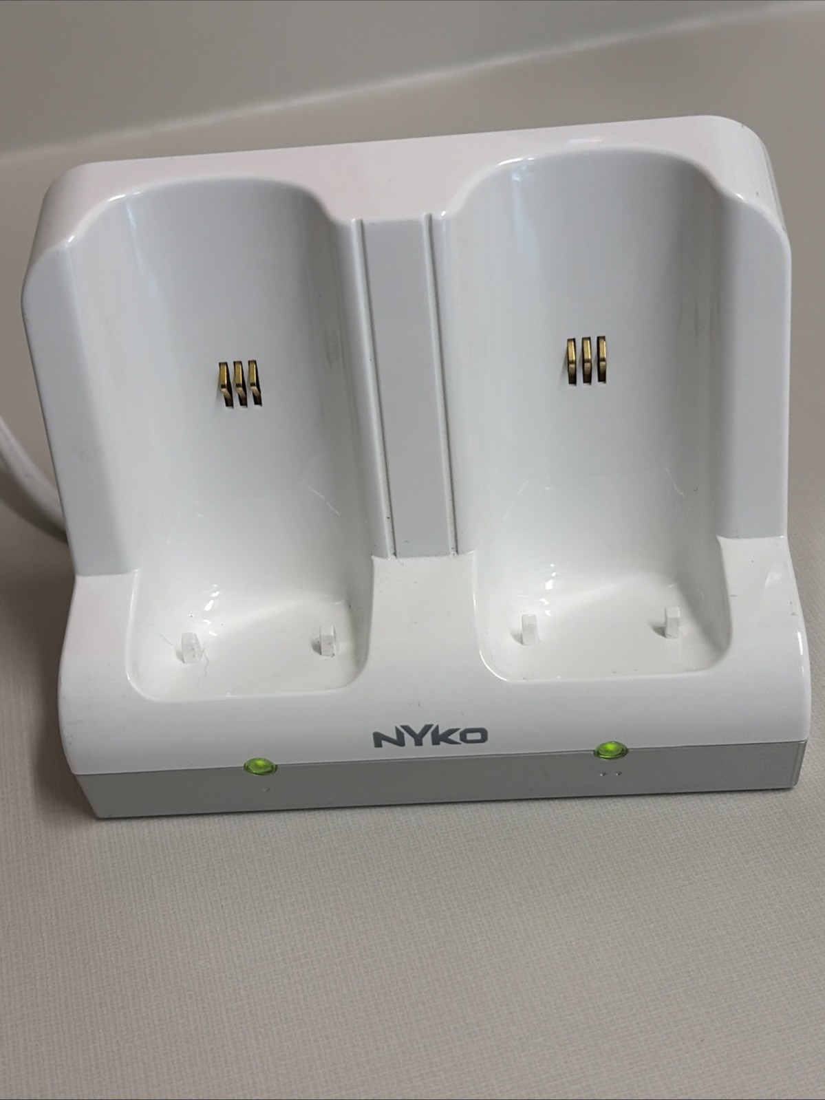 Nintendo Wii NYKO Controller Charger Station Dock White 87090-A50