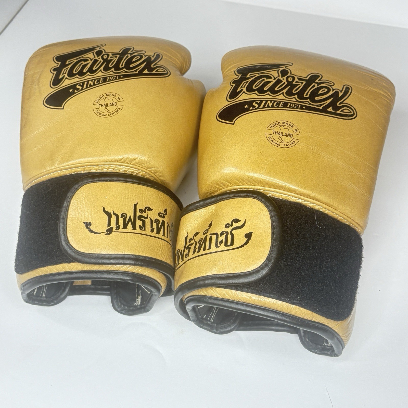 Fairtex Muay Thai Training Sparring Gloves, 16oz Gold Handmade Since 1971  Used