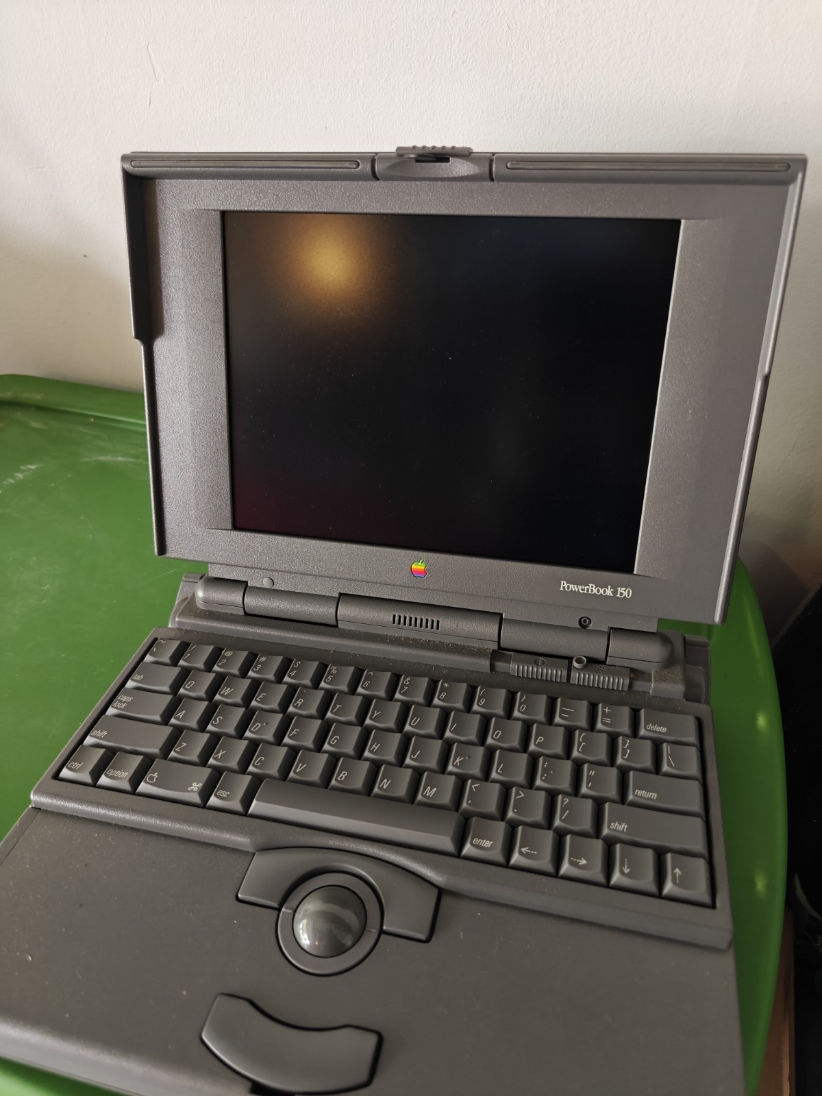 Apple PowerBook 150 (UNTESTED, for repairs)