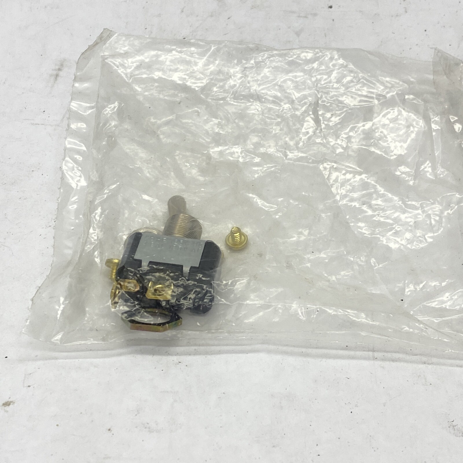 NIB C-H 10-15A 125-250VAC 1/2-3/4HP 2 Position Toggle Switch