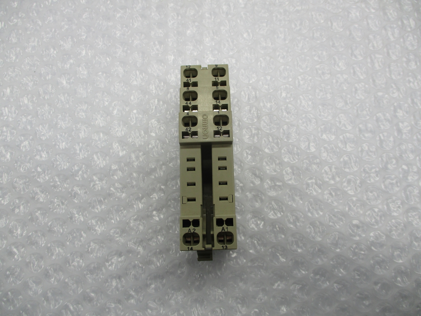 OMRON PYF08S RELAY BASE NSNP