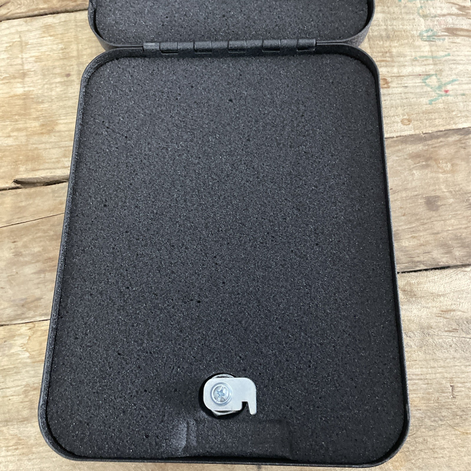Gettysburg Personal Portable Security Safe Gun Lock Box with Key