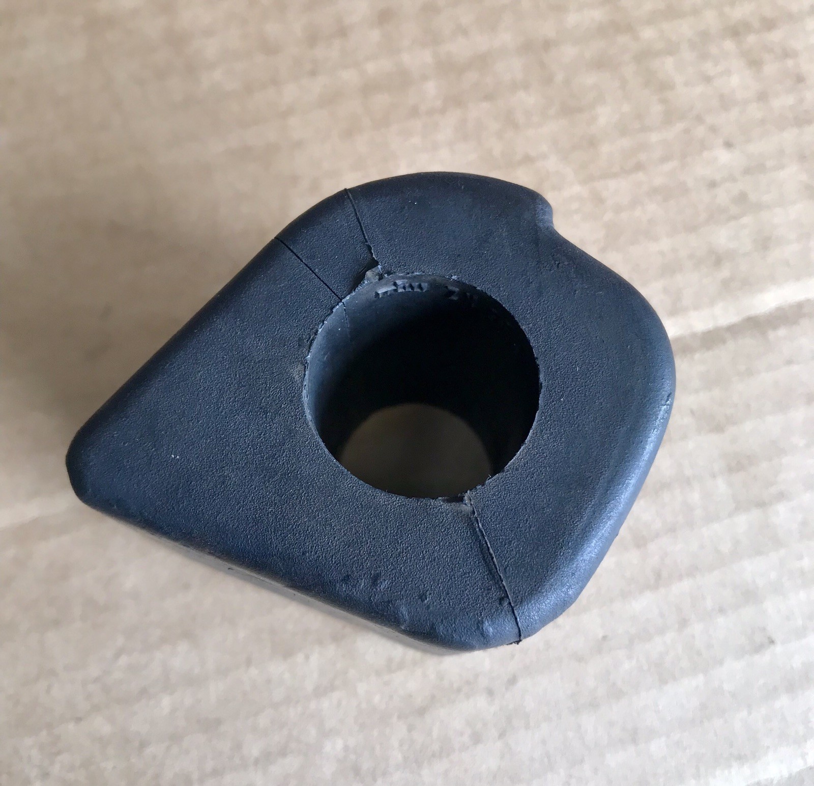 Mercedes 814 LN2 truck Anti roll bush,stabiliser mount NEW GENUINE A6733230385