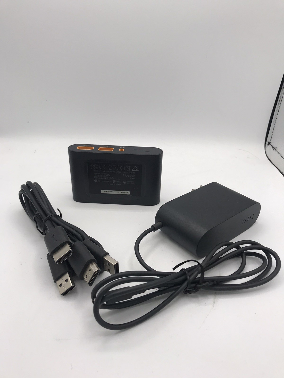 HTC Vive Link Box 2PU6100 w/ Power Supply and HDMI/USB Cables