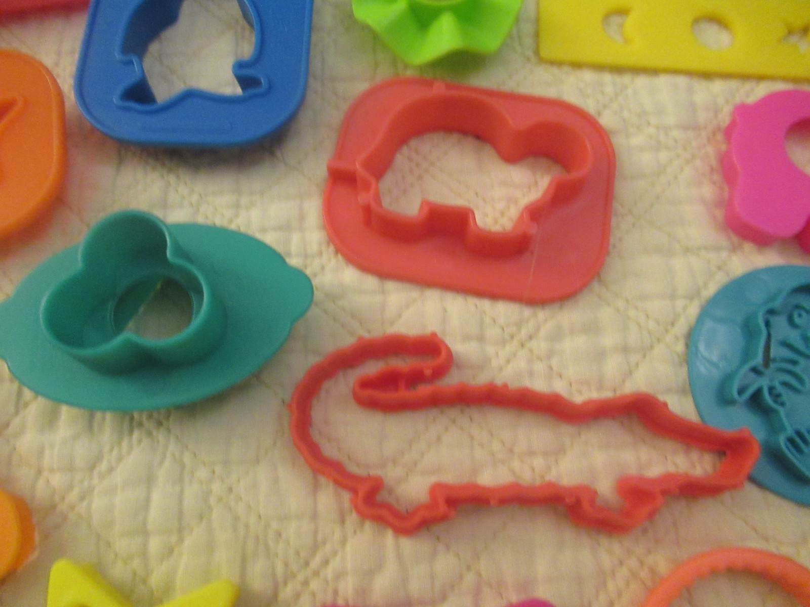 Play-Doh Stamper, Mold & Cutter Accessories Set (24 Pieces)