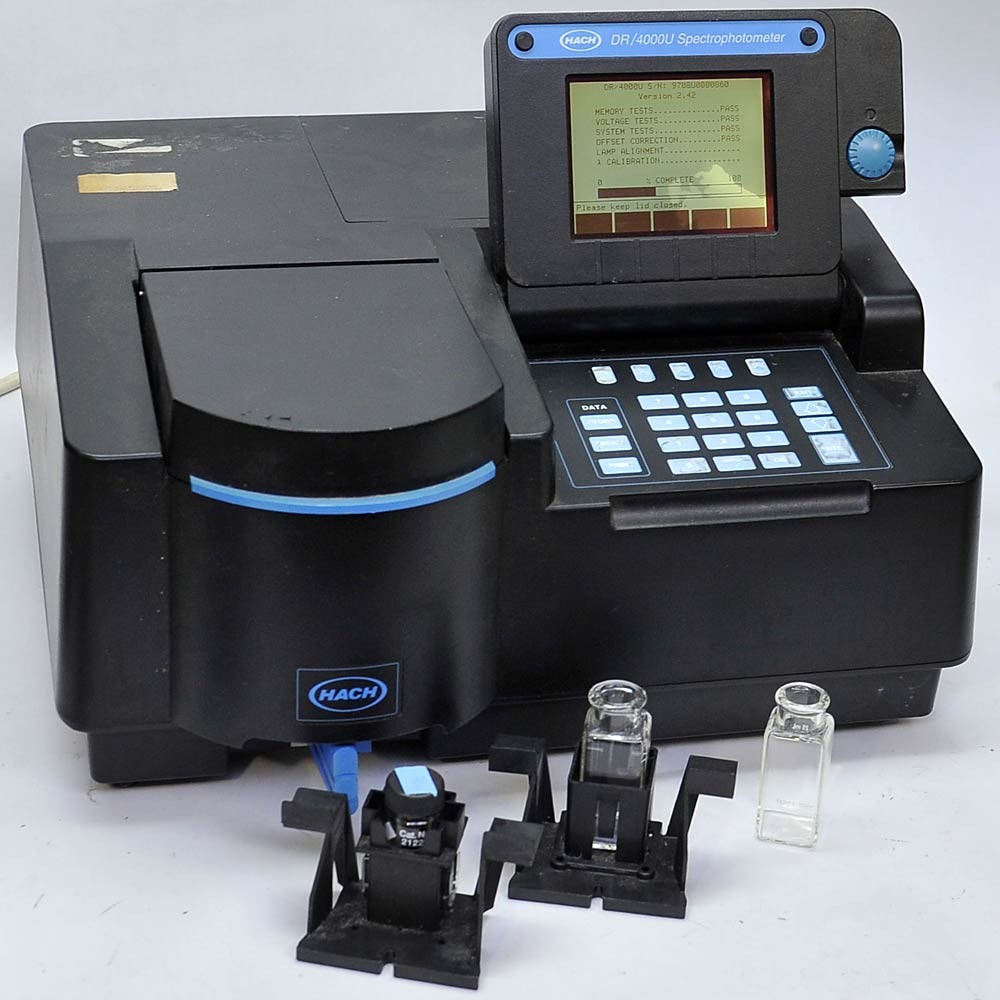 Hach DR/4000 U Spectrophotometer 48000-60 w/ Sample Holders AS-IS Bad VIS Lamp