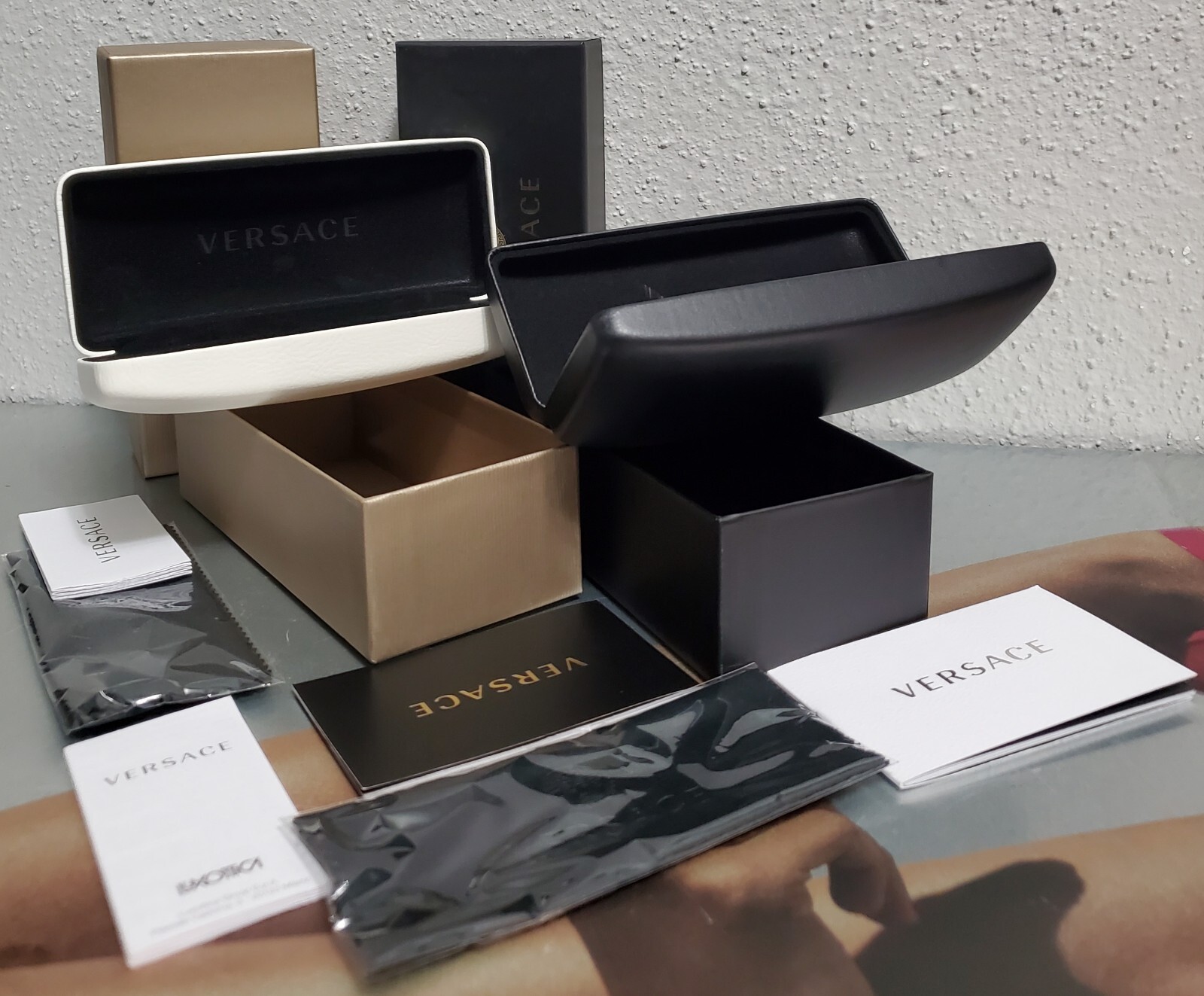 VERSACE Black & White Leather Hard CLAMSHELL MEDIUM Eyeglasses CASES: NEW