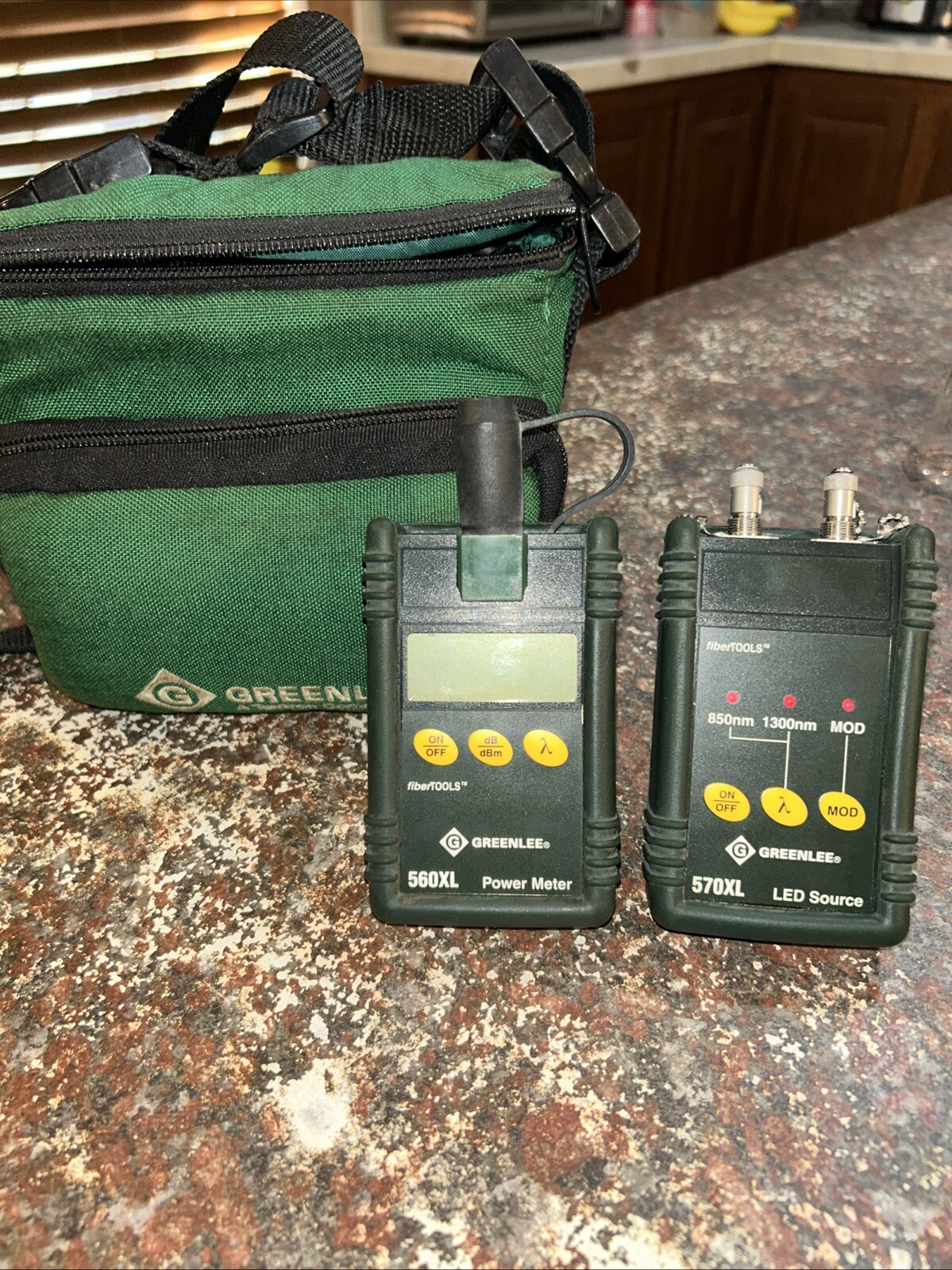 GREENLEE FIBER OPTIC TEST SET 560XL POWER METER & 570XL LED SOURCE.  READ DESC