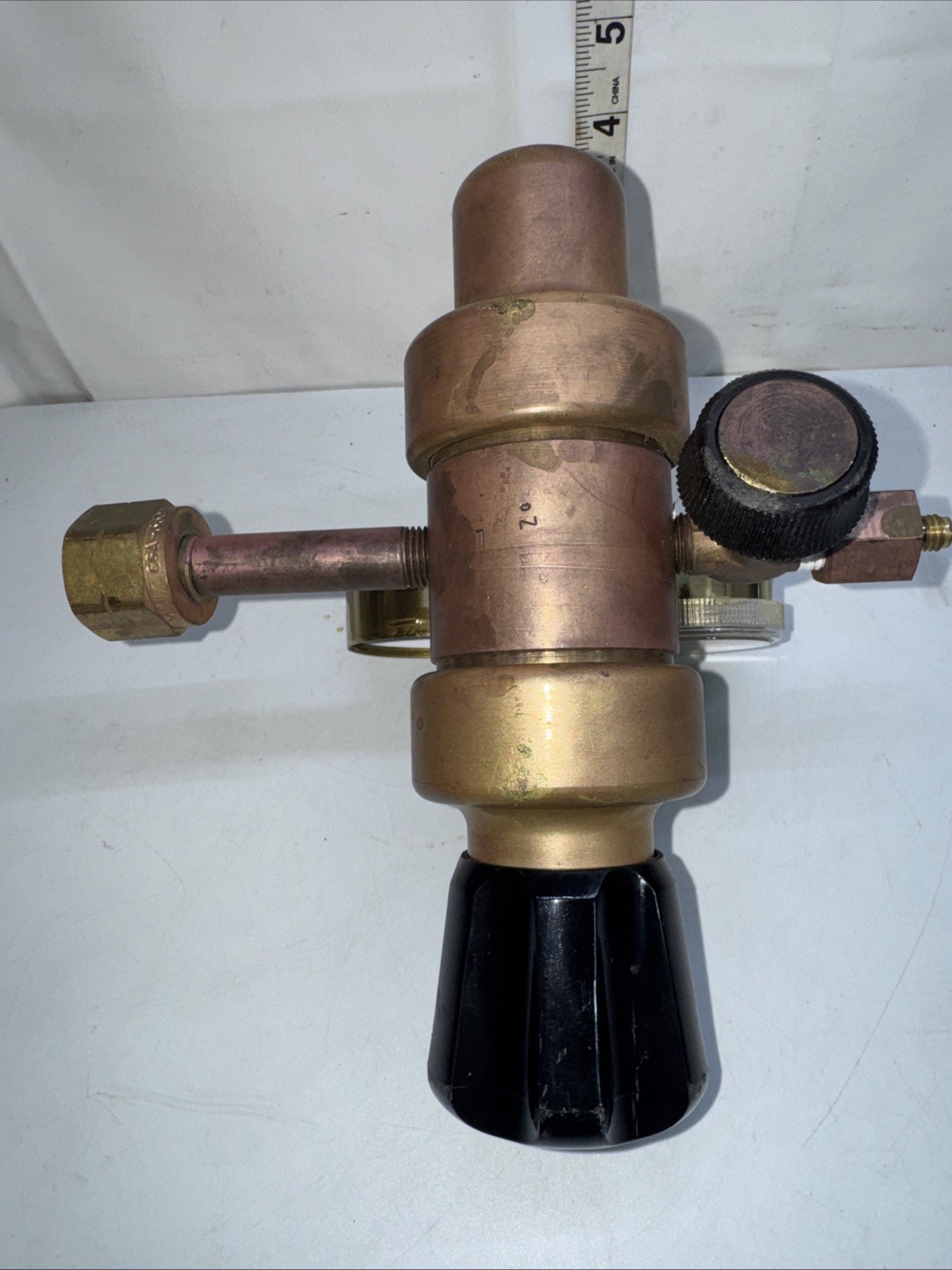 AGILENT 5183-4642 MULTI-STAGE REGULATOR. Placarded "Hydrogen”