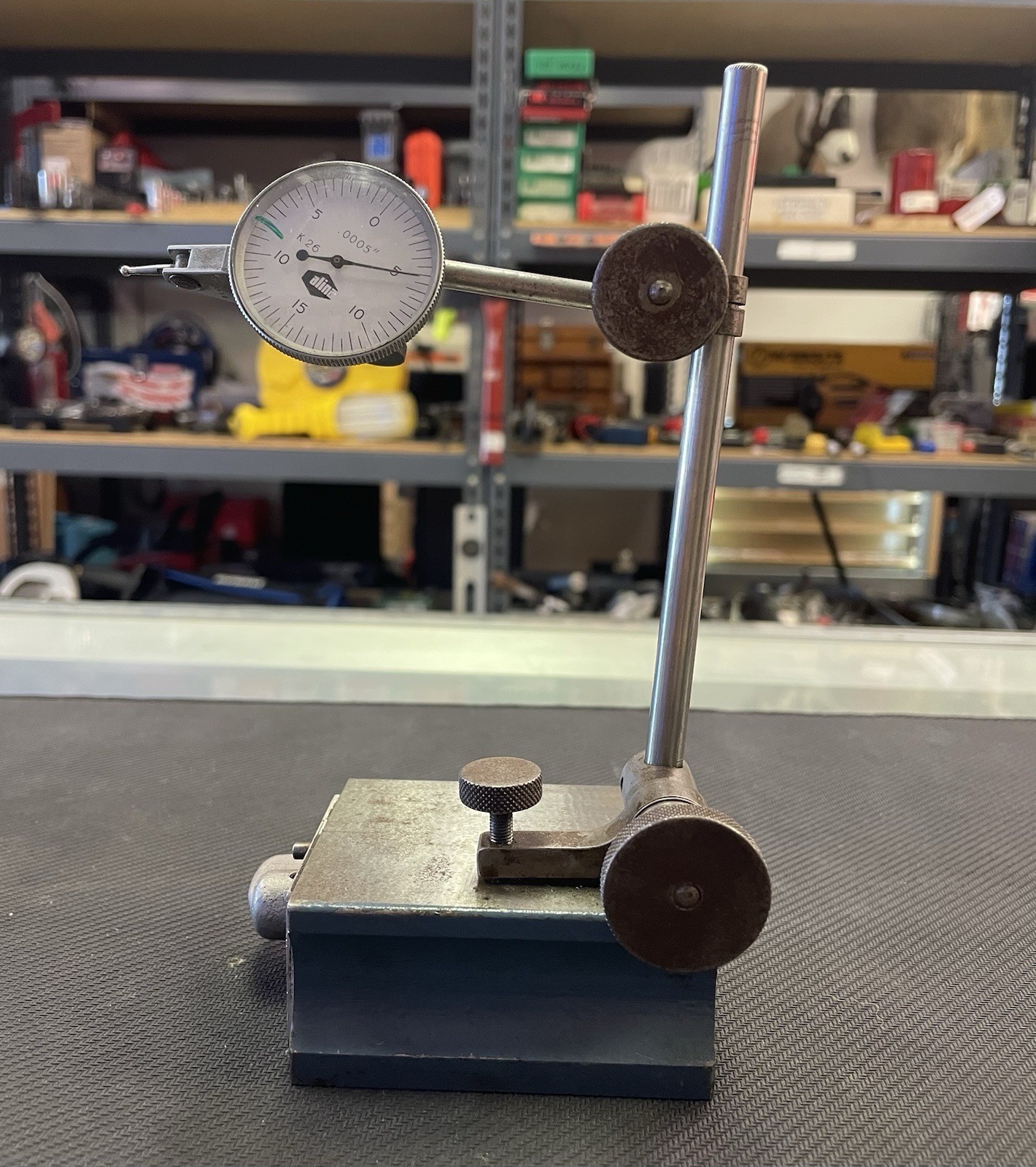 Brown & Sharpe 7743 Magnetic Base Dial Indicator Holder W/ Alina K 26 Dial