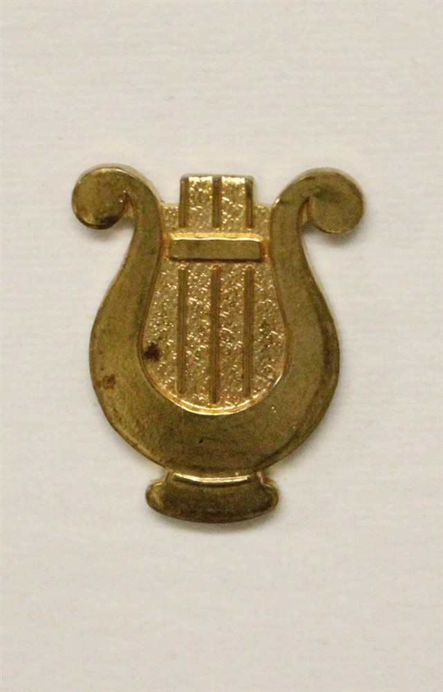 USN U.S. Navy Rate Pin 061: Musician - gilt, c/b, GEMSCO G-2