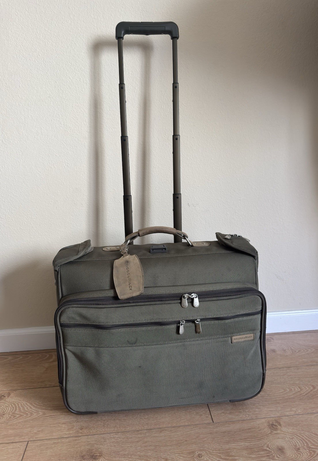 Briggs & Riley Garment Bag Ballistic Weave Olive Green Extendable Handle Wheeled