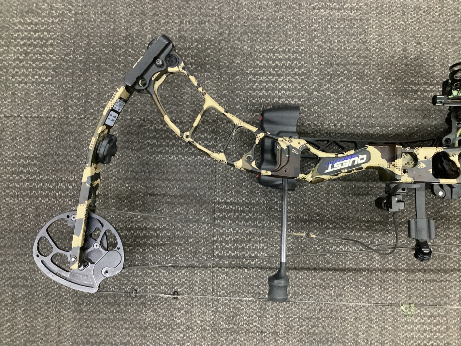 Quest Thrive Right Handed Camo Compound Bow