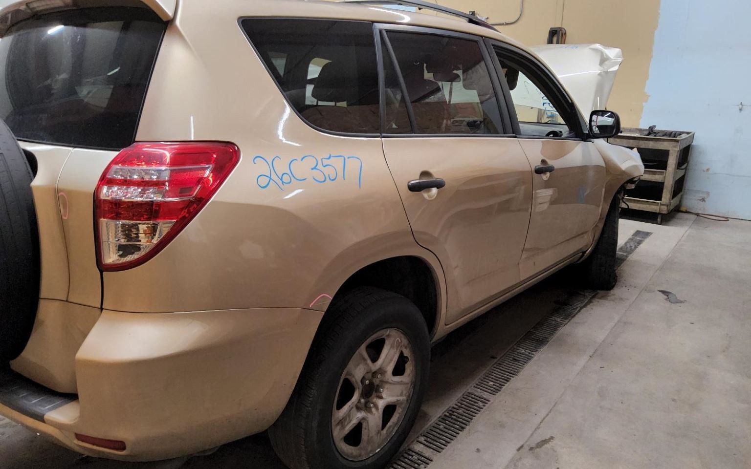 Toyota RAV4 2006-2014 Left Quarter Panel Used 1215