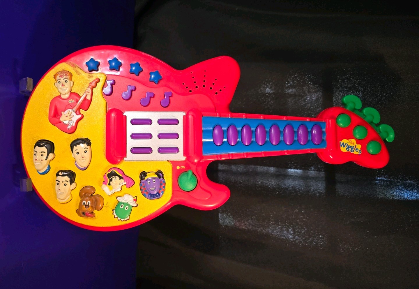 The Wiggles 2003 Play Along Musical Red Guitar Spin Master 8 Songs, 15"