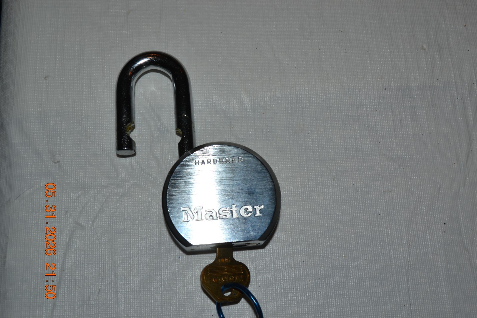 Nice Master Lock 930/6230 Hardened Keyed Padlock & 2 Correct Master Lock Keys