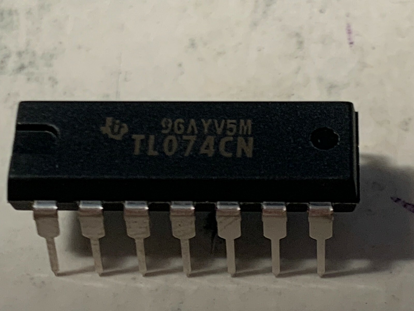 TI IC -TL074CN-  Low Noise JFET Quad Op-Amp - DIP-14.