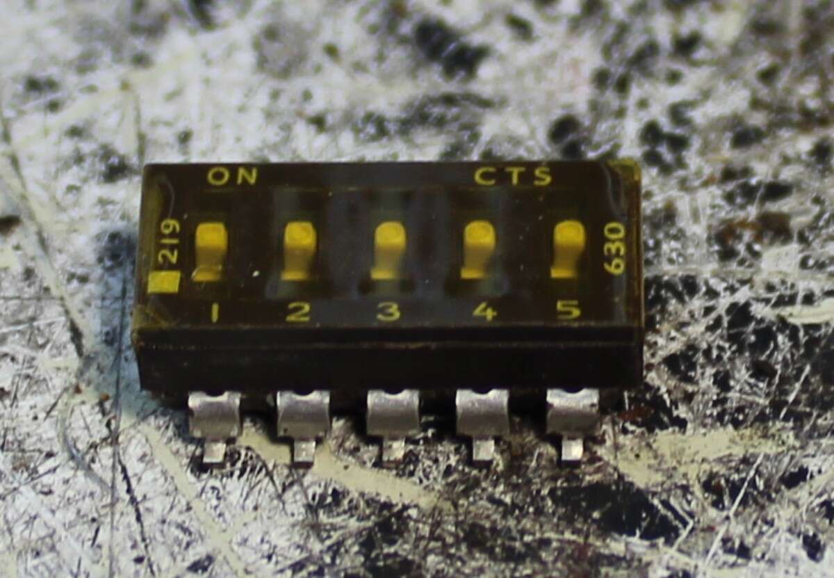 219-5LPST 5-position surface mount (SMT) DIP switch