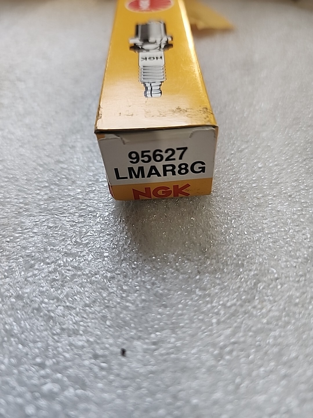 NGK - Standard Spark Plug  (LMAR8G) 95627