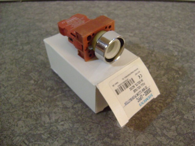 3SB02-UPFC  SIEMENS  PUSH BUTTON   3SB02UPFC  NEW IN BOX   Free Shipping