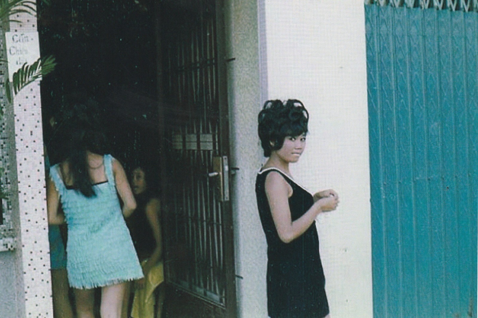 Vietnam  War  Photos --  Saigon Ladys --