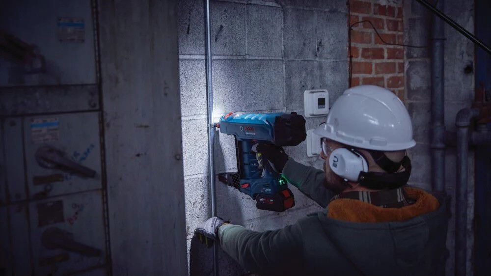 Bosch 18V Concrete Nailer Kit, Refurbished