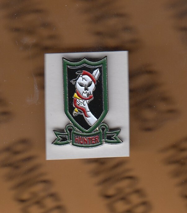 US Army 5th Special Forces SFGA RT HUNTER VIETNAM crest hat 1" badge c/b