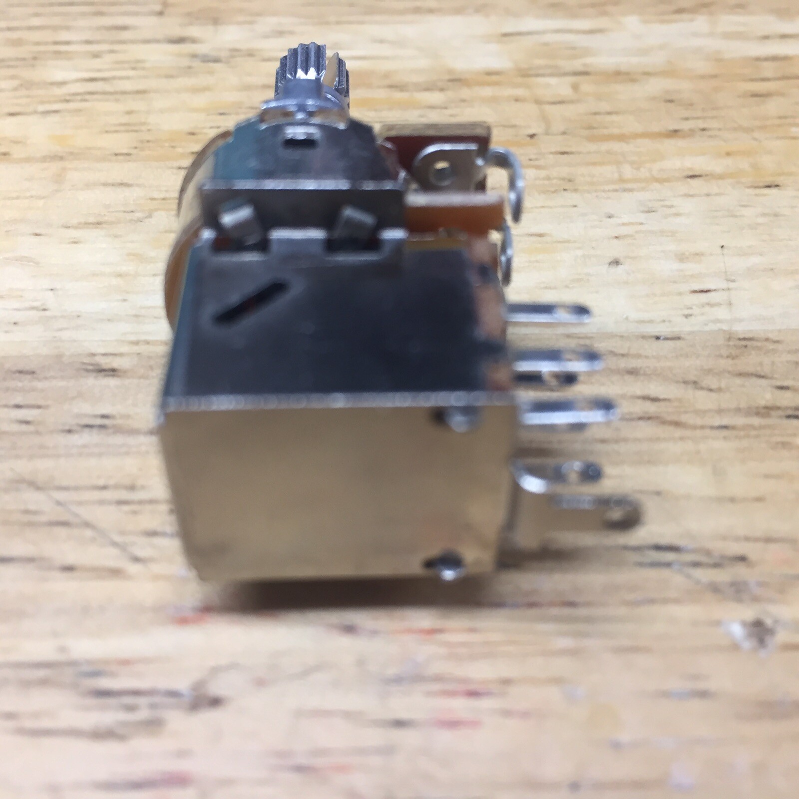 1 NEW 250k ohm Volume Tone Control Pot Potentiometer with DPDT Push Pull Switch