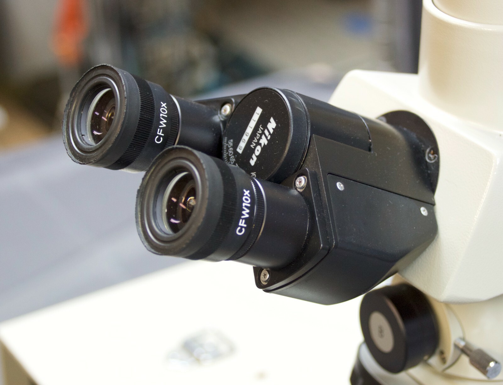 Nikon Diaphot Microscope (R10)