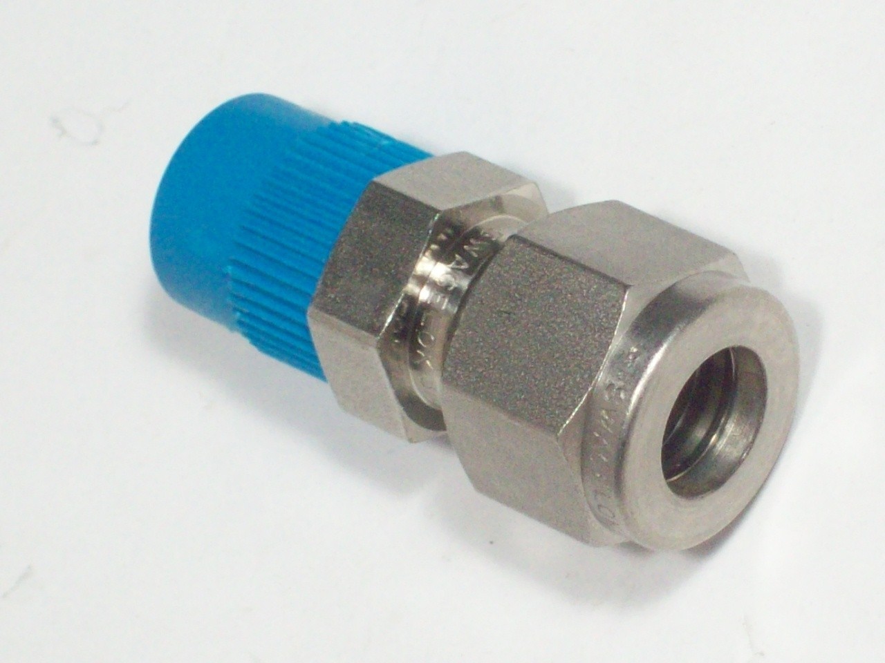 1- Swagelok Stainless Steel Fitting, 3/8" OD Tube x 1/4" Male NPT, SS-600-1-4