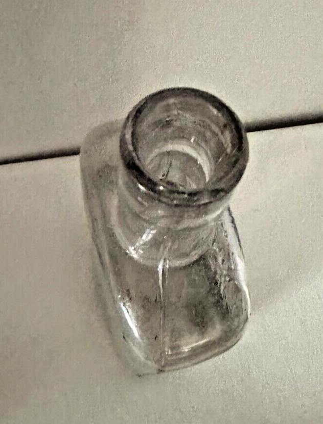 Antique half pint bottle - Honest Registered Half-Pint