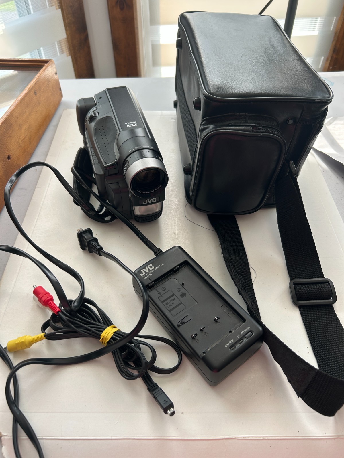 Vintage JVC Compact VHS Camcorder GR-AX841 w/ Battery & Charger & Case