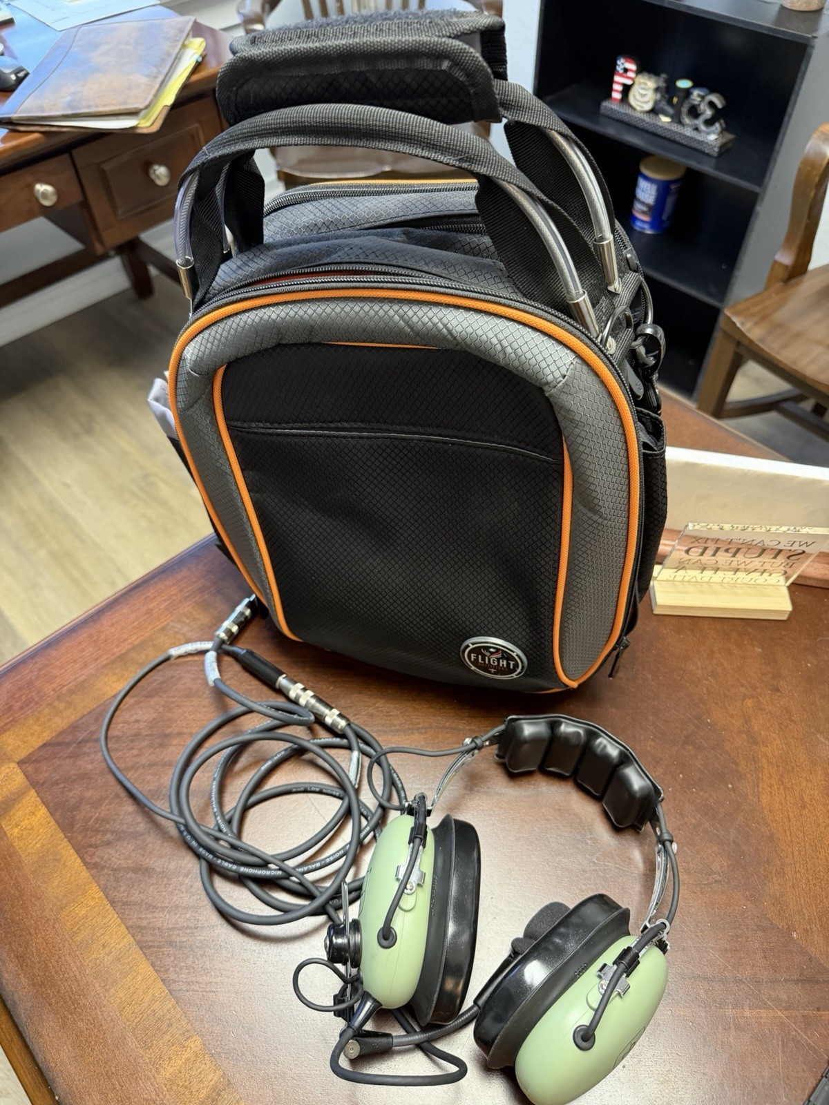 David Clark Pilot’s Flight Headset. In Like New Condition.