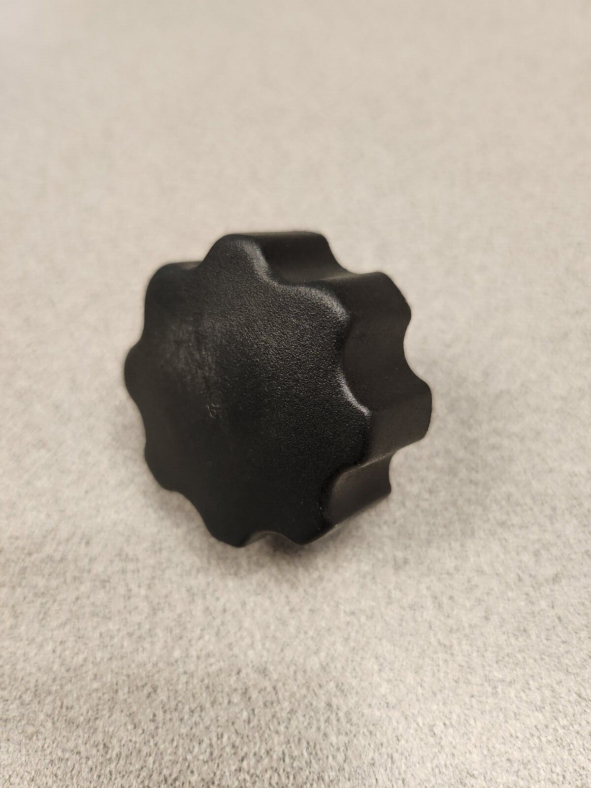 Fluted hand knob with 5/16 stud