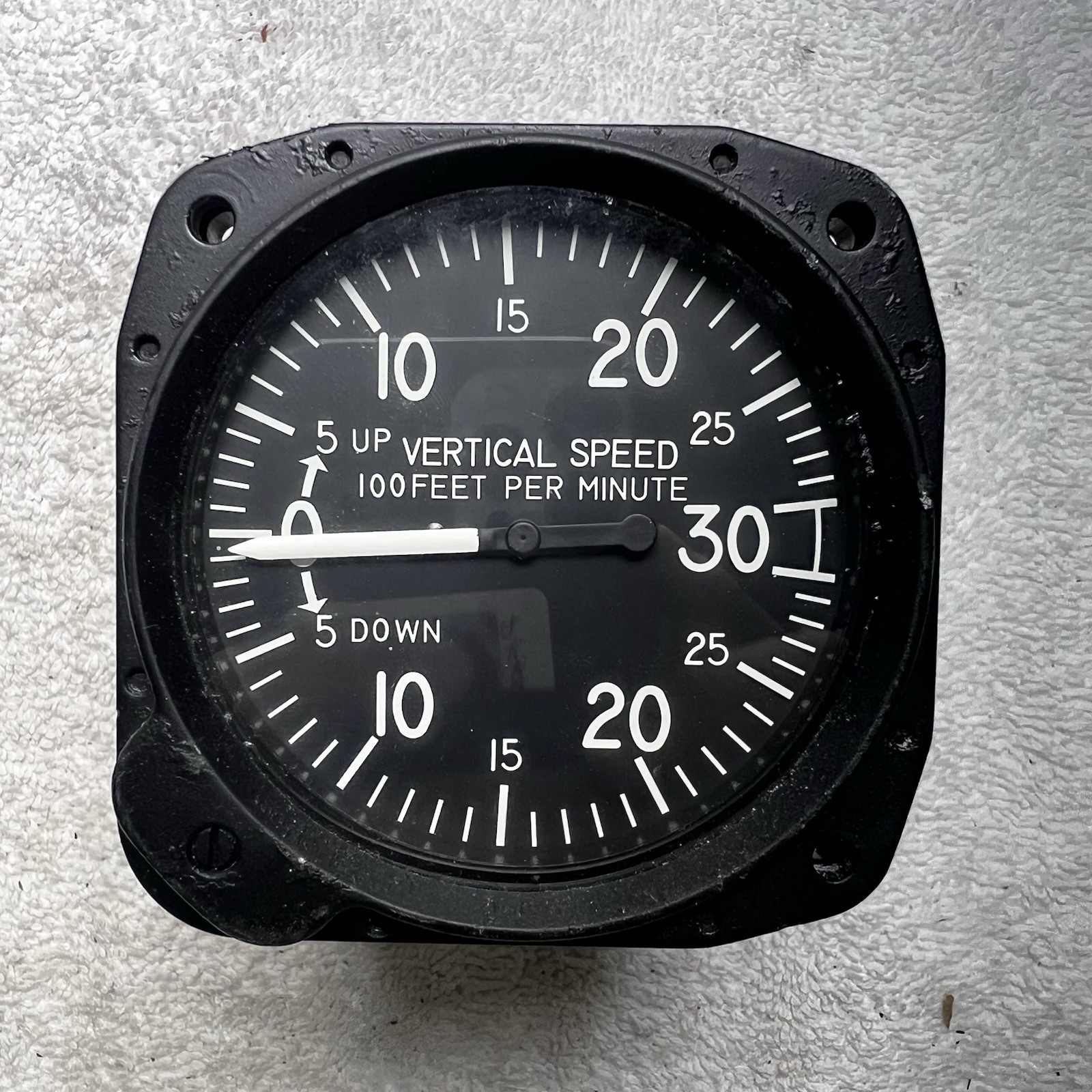 United Instruments Vertical Speed Indicator P/N 7030 - C27 Green Tag