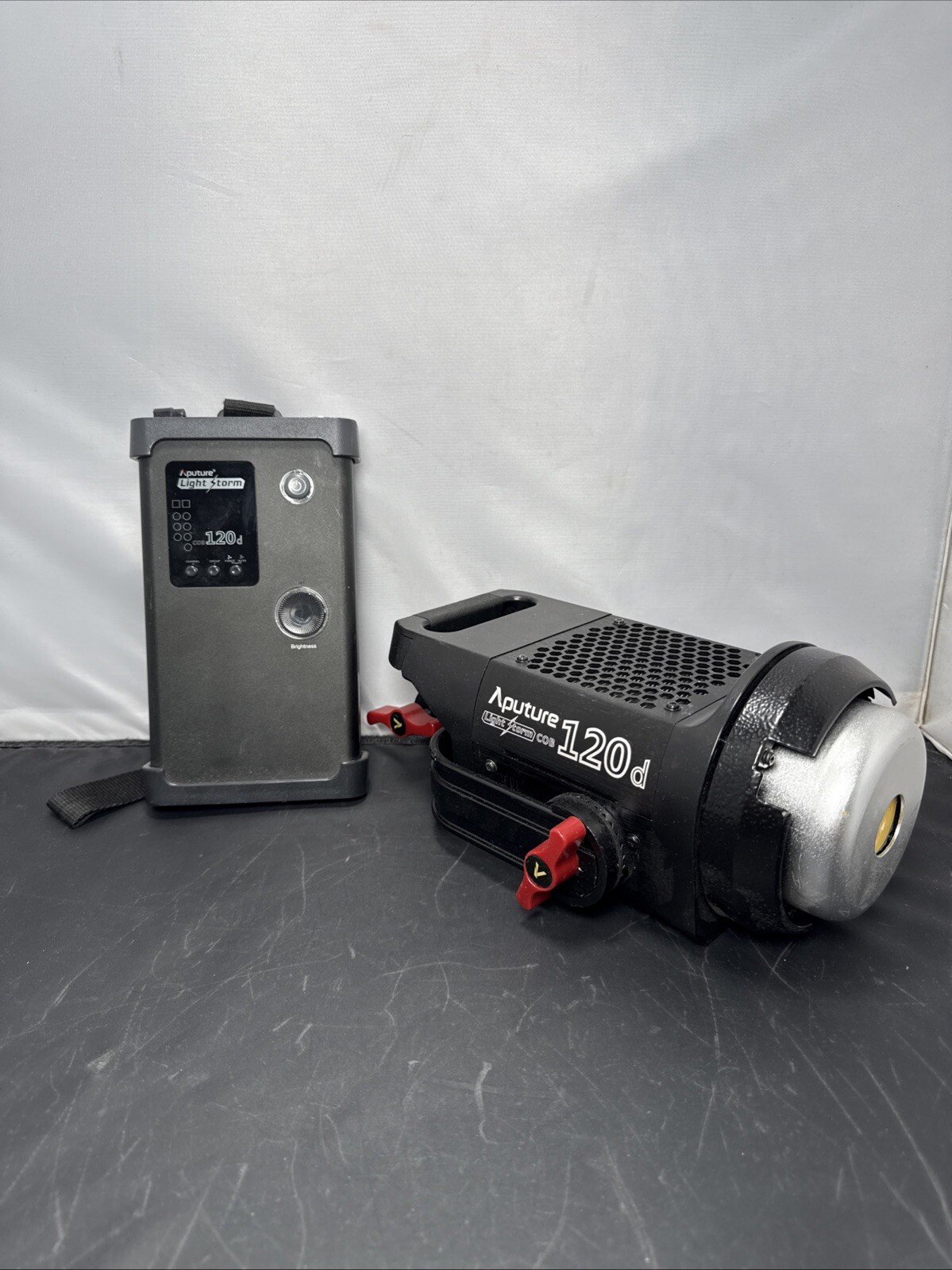 Aputure LS C120d II Light Storm COB 2.4Ghz Daylight Kit