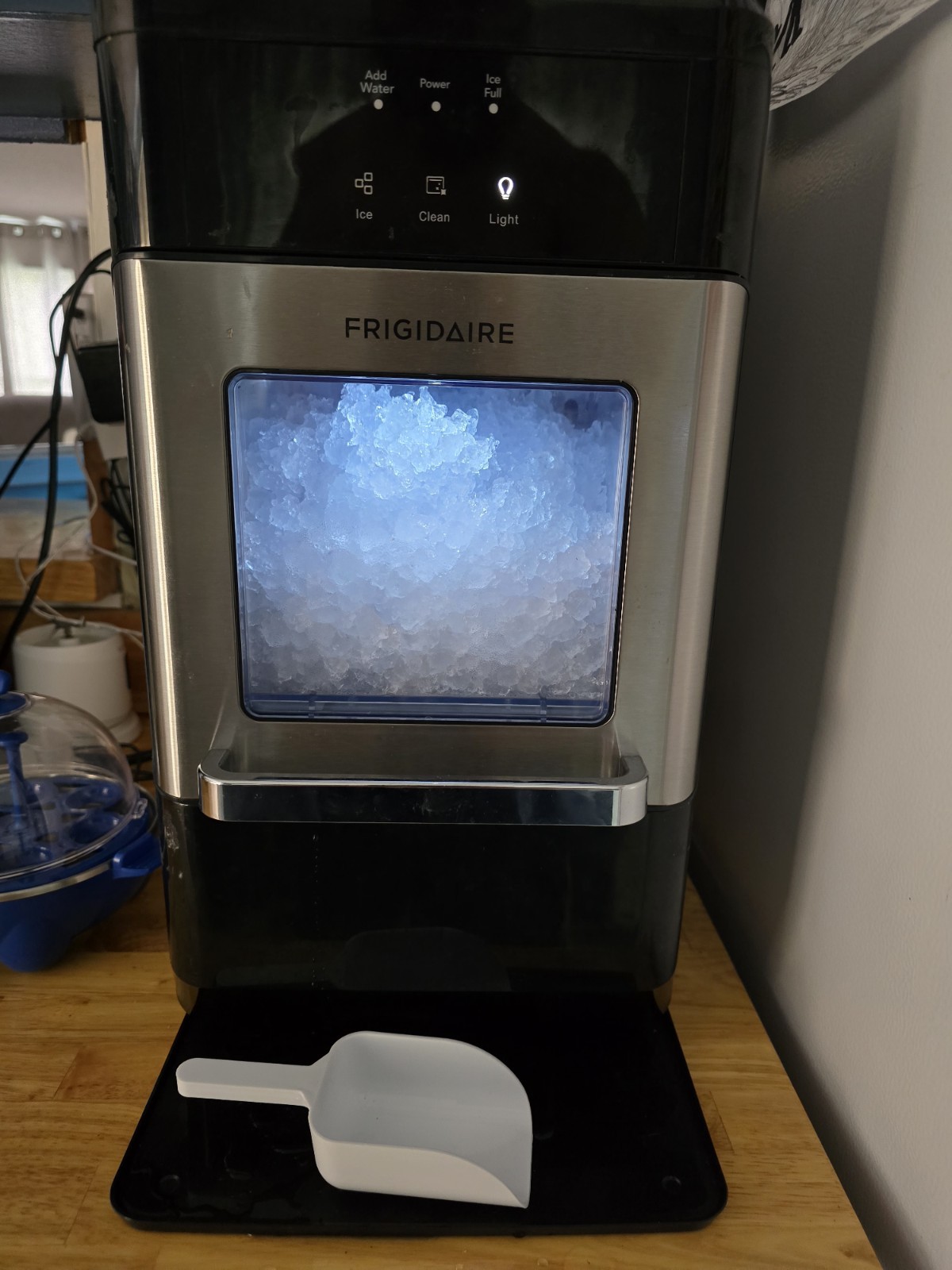 Frigidaire EFIC237-SSBLACK 3 lb Countertop Ice Maker - Black