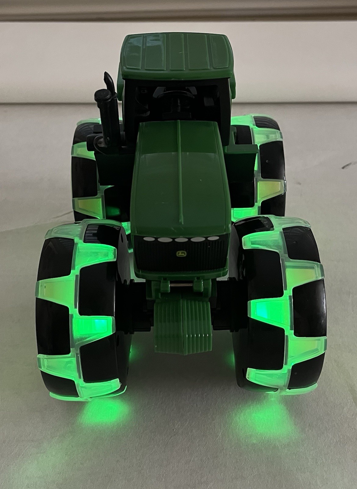 TOMY John Deere Monster Treads Lightning Wheels Tractor Green Lights 2020 8 inch