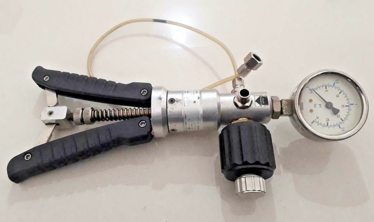 LR-CAL LPP-30 Pressure calibrator hand held test pump