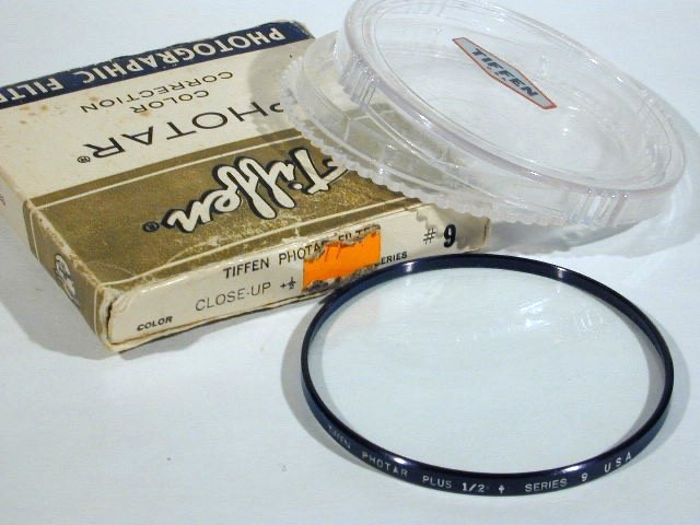 TIFFEN SERIES 9 CLOSE UP +1/2 FILTER w ITS ORIGINAL BOX AND PLASTIC CASE