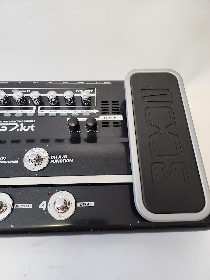 ZOOM G7.1ut Guitar Effects Console Processor With Adapter