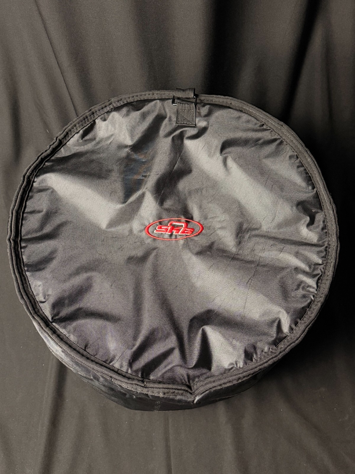 SKB Black Soft Drum Bag for 16-18in drum w/good zippers, adjustable carry strap