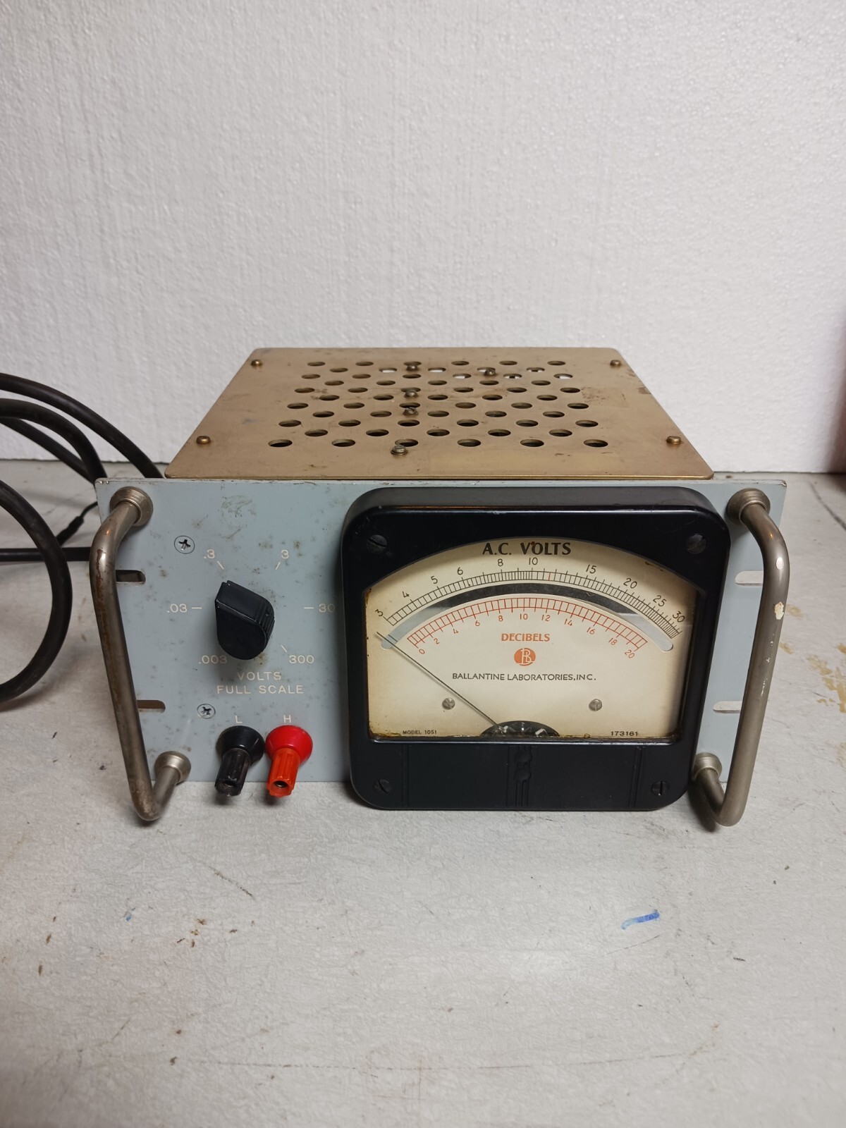 VINTAGE BALLANTINE LABORATORIES #300F TUBE VOLTMETER #182