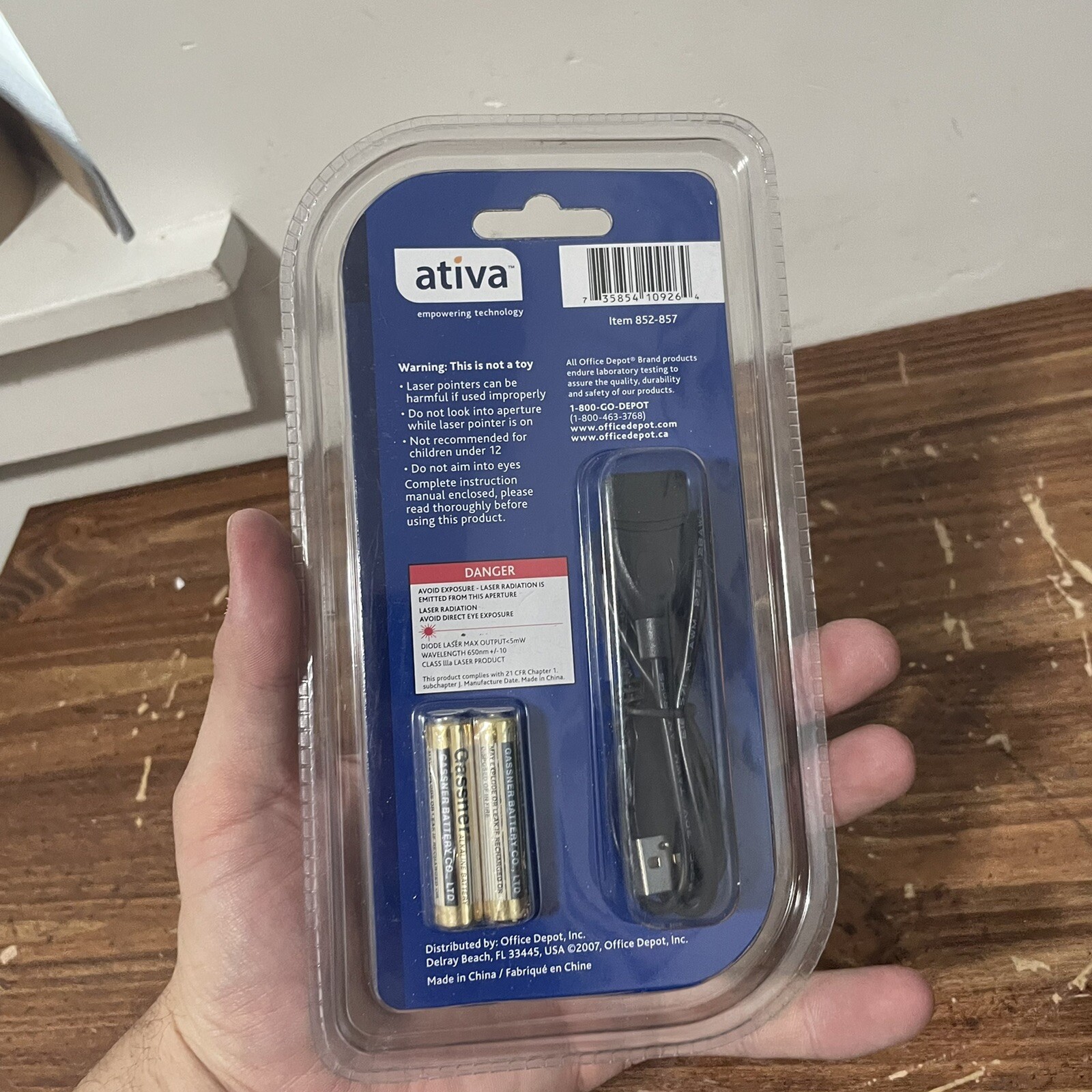 Remote wireless presenter Ativa / batteries included..item 852-857