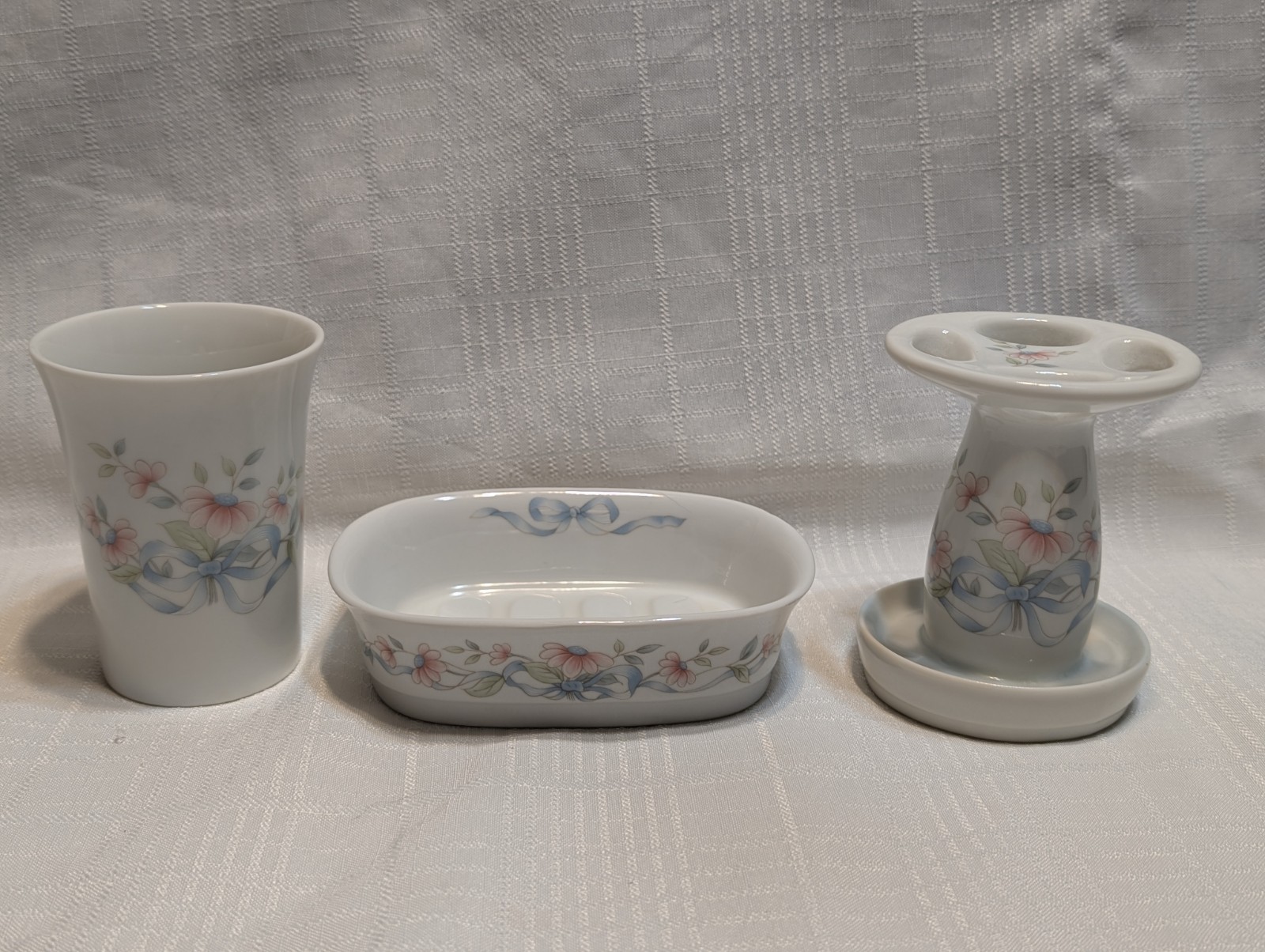 Princess House Exclusive Blue Floral Ribbon 3 pc Porcelain Bathroom Set #714